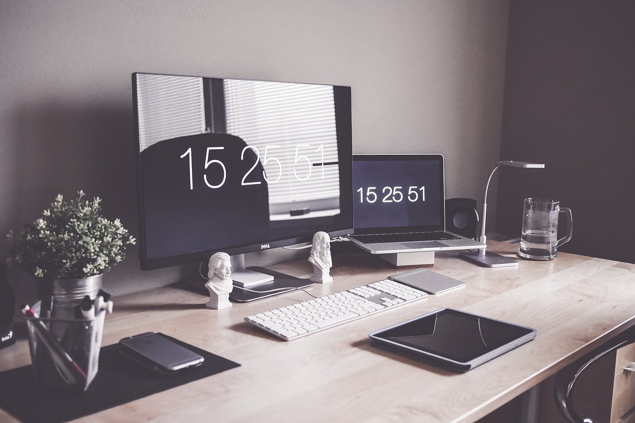 home office 1867761_1280